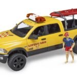 02506 - RAM 2500 POWER WAGON SALVAVIDAS CON FIGURA, TABLA DE PADDLE SURF Y MÓDULO DE LUZ Y SONIDO.